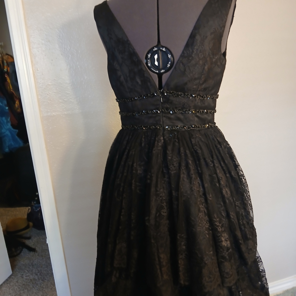 Chic Black Backless Lace Dress
